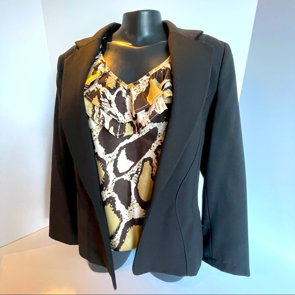 Lot - Jacket and blouse